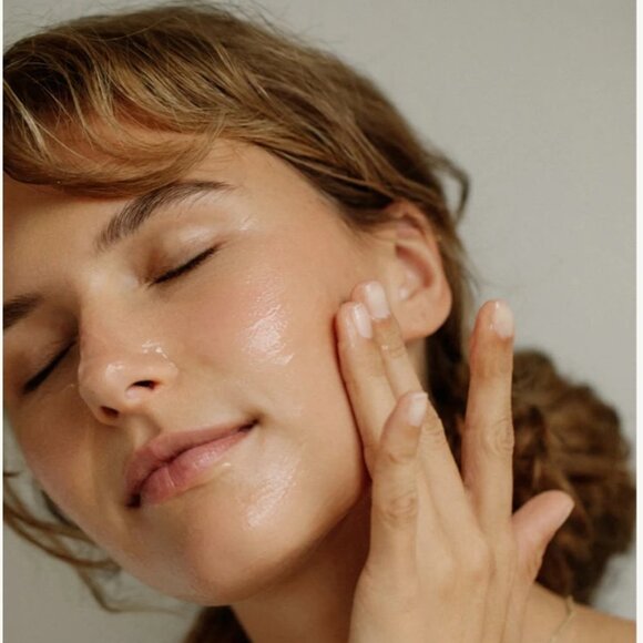 The Sunday Standard Oil Free Hydrating Gel - Picture 2 of 2